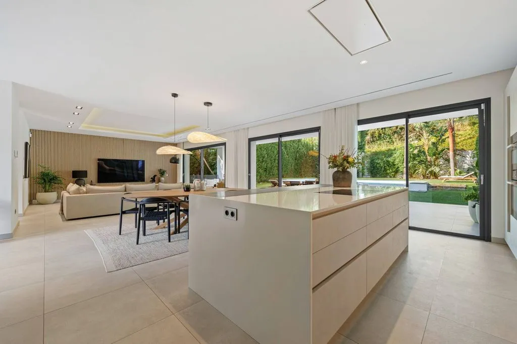 Cuisine - Contemporary Villa with Pool in Nueva Andalucía