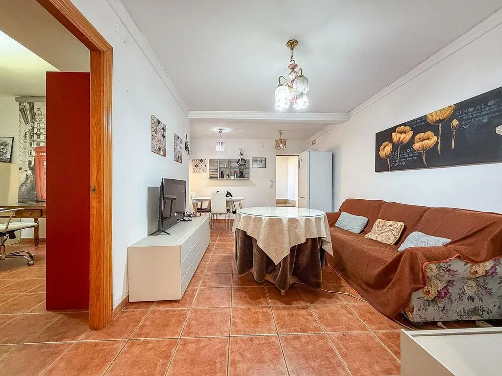 Elutuba - Ground Floor Flat with Patio in Granada Centre