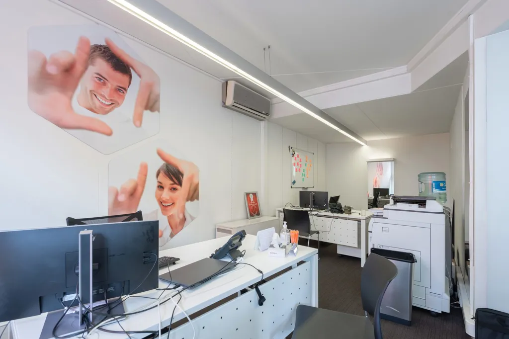 Bureau - Espace de Bureau avec Cuisine dans le Centre de Zele