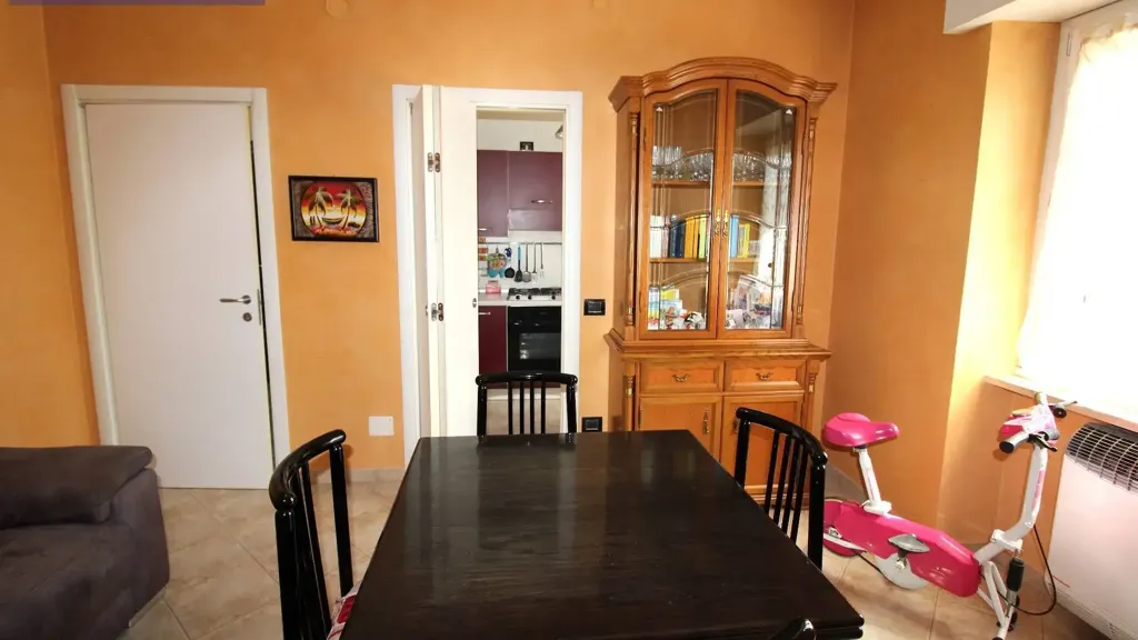 Salle à manger - Rear-Facing Apartment with Garage in Bressana Bottarone