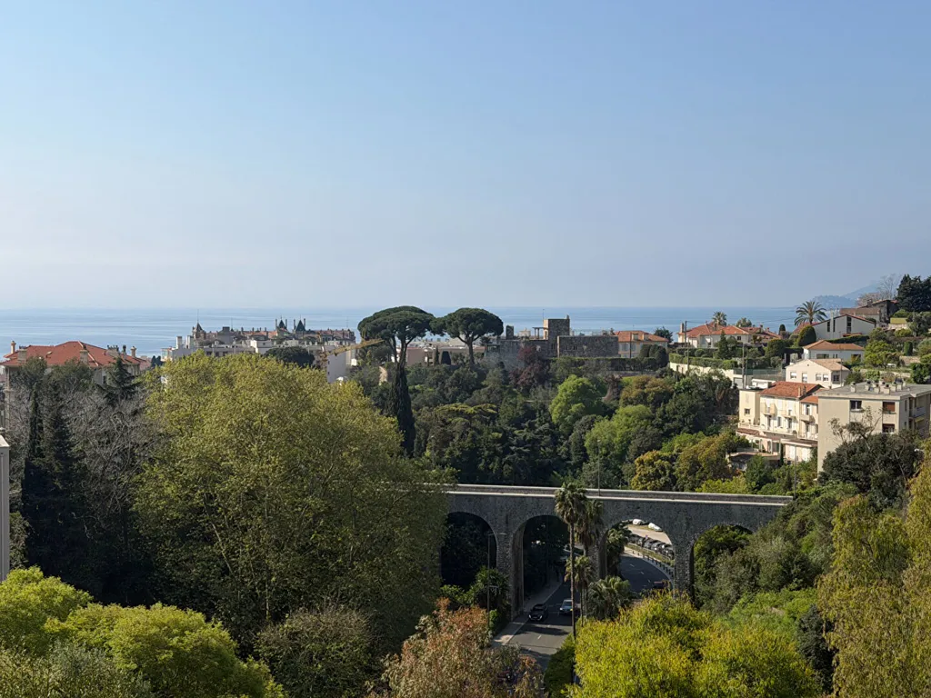 Renovated 2-Bed Apartment with Sea View in Cannes