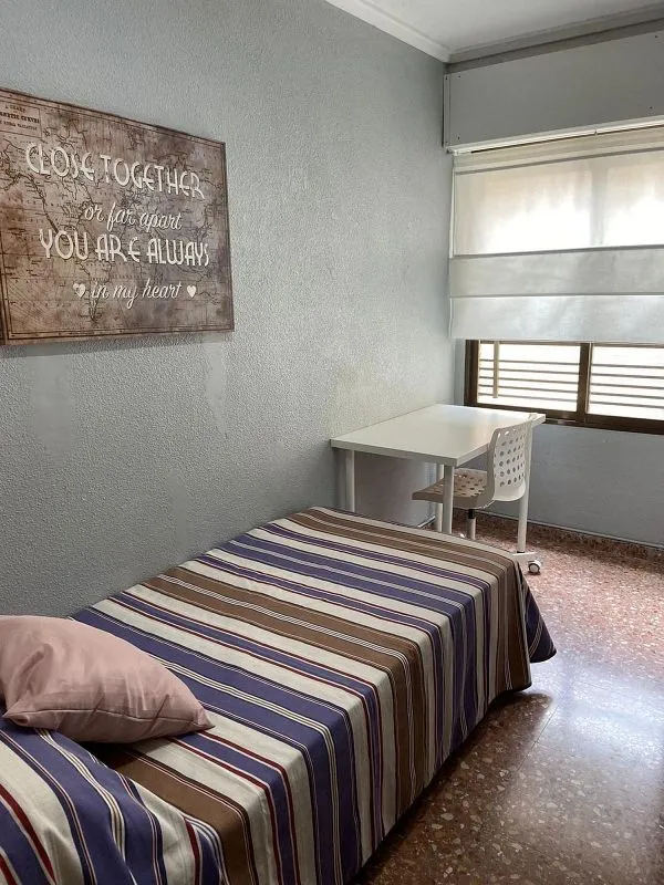 Student Flat with Balcony in Mestalla