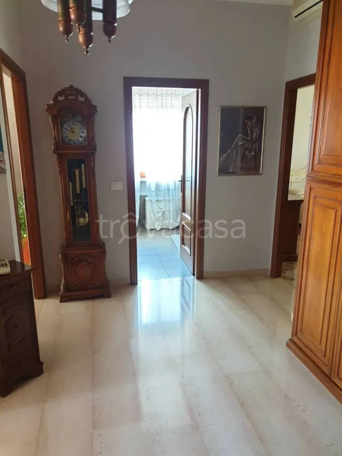 Entrée - Apartment with Double Aspect in Moncalieri