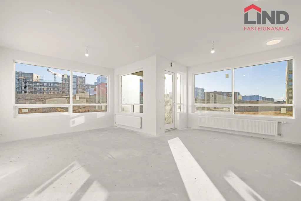 Toad - New Apartment with Elevator in Skarðshlíðarhverfi