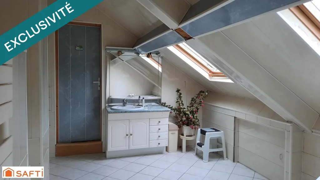 Salles de bain - Maison de 9 Pièces avec Jardin à Piffonds