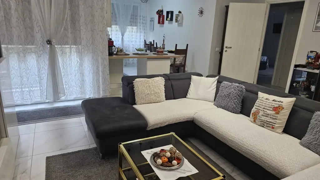 Elutuba - Rear-Facing Apartment with Balconies in Bareggio