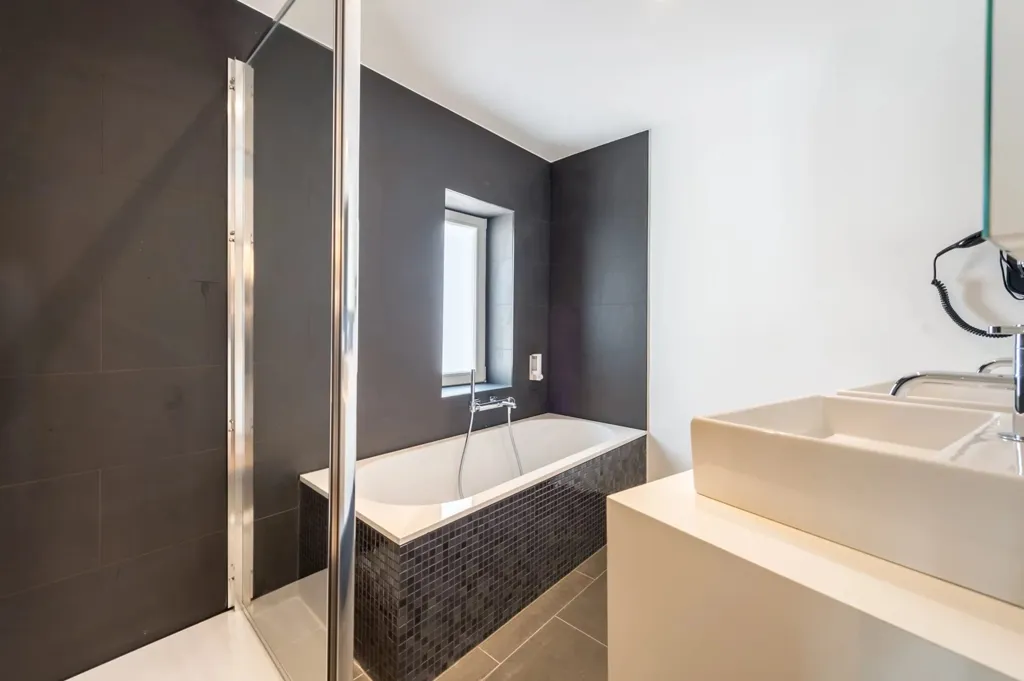 Vannitoad - Unfurnished Duplex with Mezzanine in Ixelles