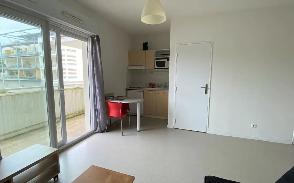 Séjour - Studio Meublé avec Balcon à La Rochelle