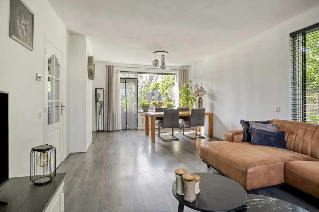Elutuba - Semi-Detached Home with Workshop in Honselersdijk