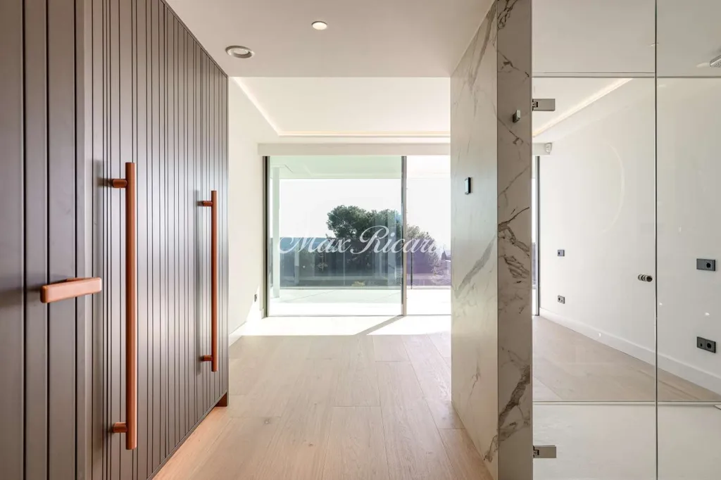hallway_entrance
