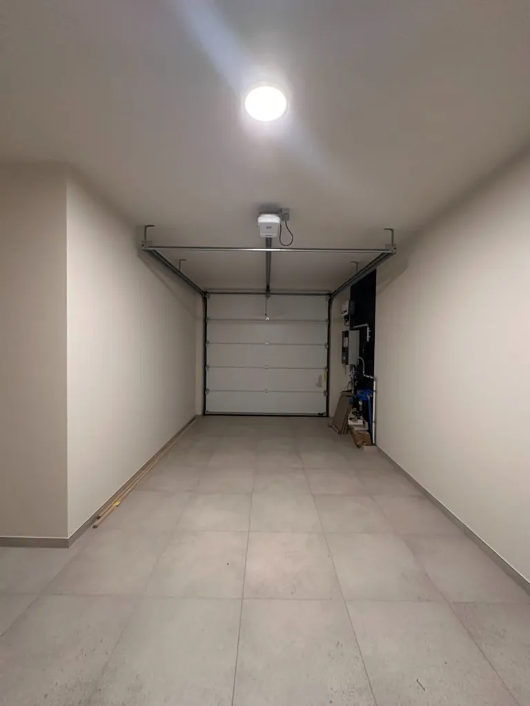 Garage - Nouvelle Construction avec 3 Chambres à Mol