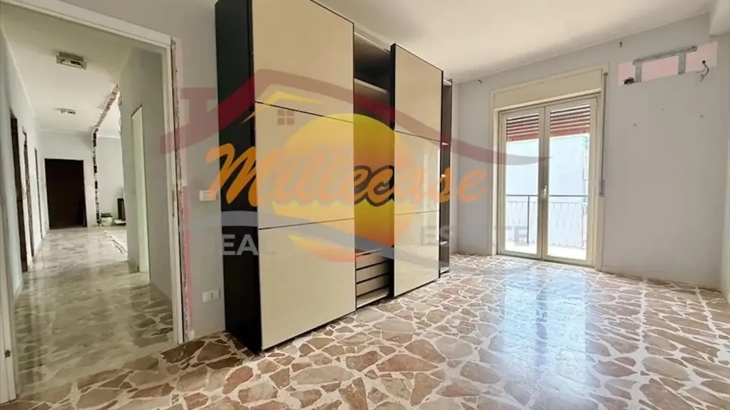 Pièces - Apartment with Balcony in Siracusa