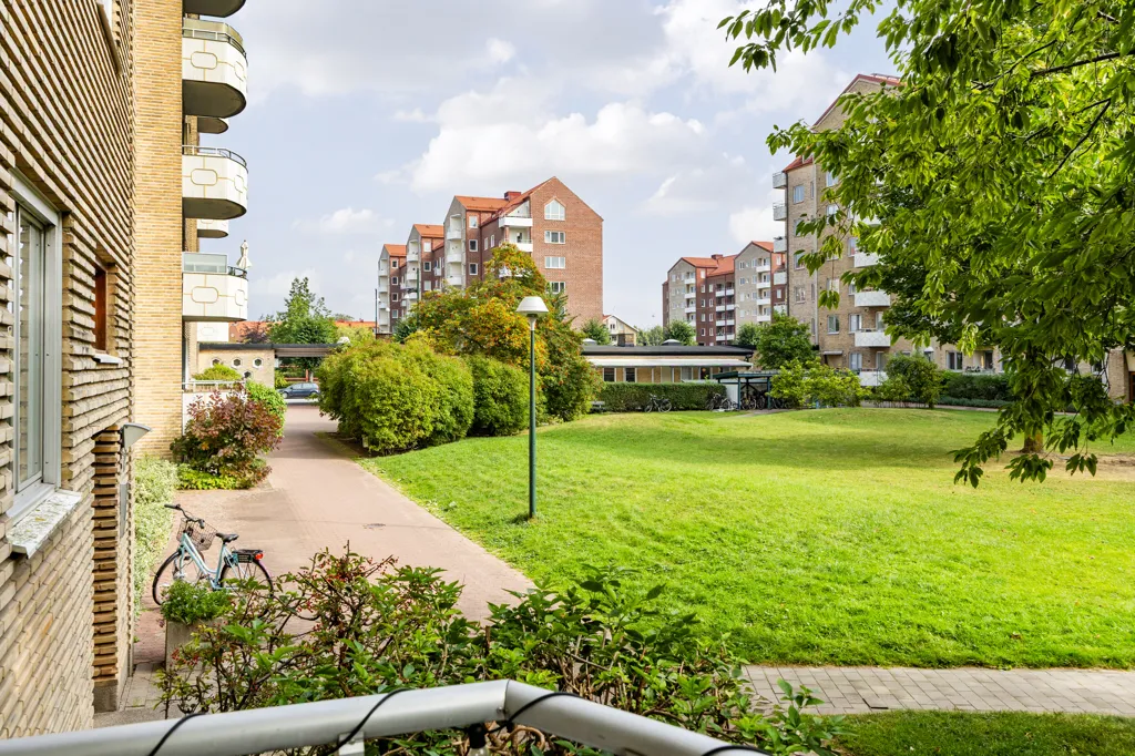 Garden - Stylish Two-Bedroom with Garden Balcony in Brf Pukan
