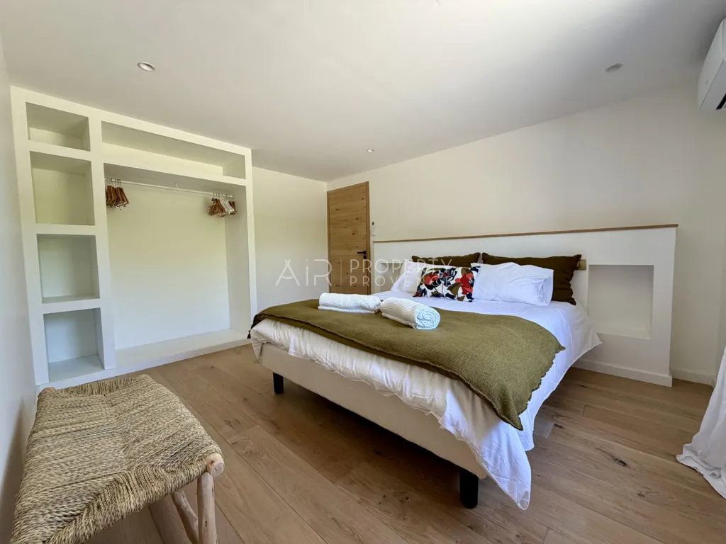 Chambres - Villa Rénovée avec Piscine à Cadenet