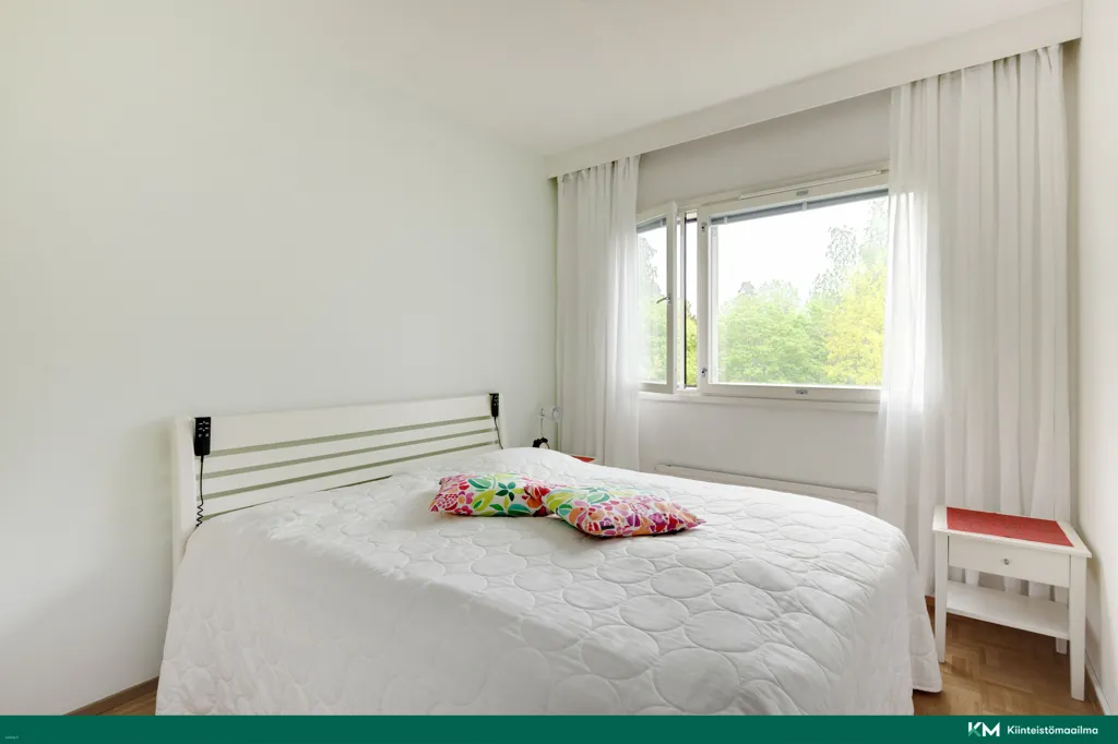 Schlafzimmer - Apartment with Balcony in Pukinmäki, Helsinki