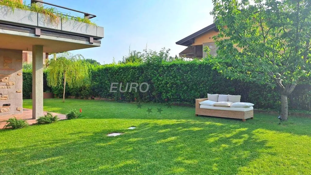 Aed - Villa with Pool in Lazise