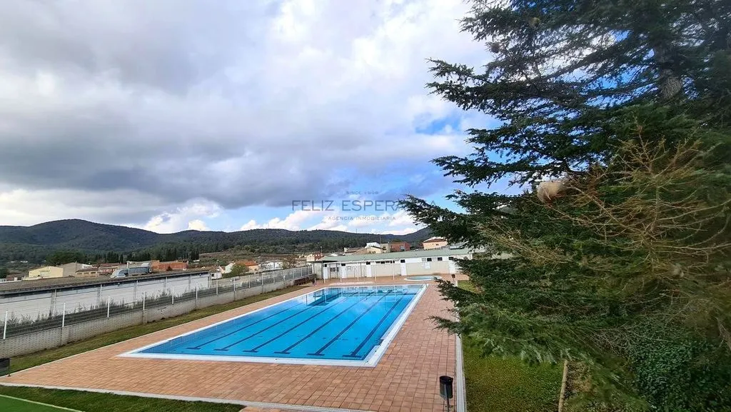 Piscine - Contemporary Villa with Private Garden in Olesa de Bonesvalls