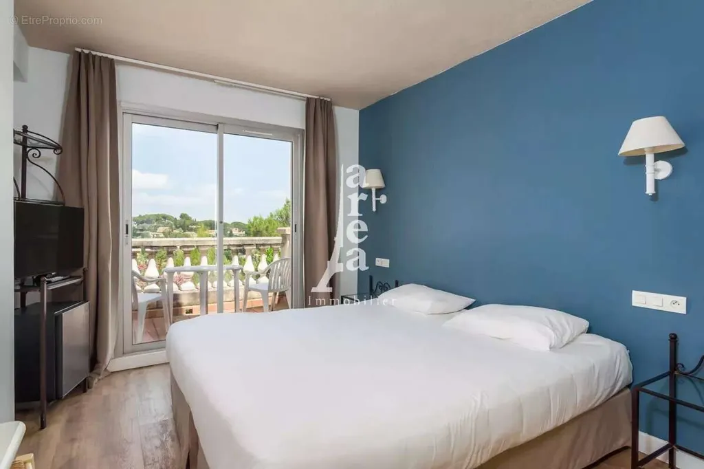 Chambres - Hôtel avec Piscine et Extension Possible à Mougins