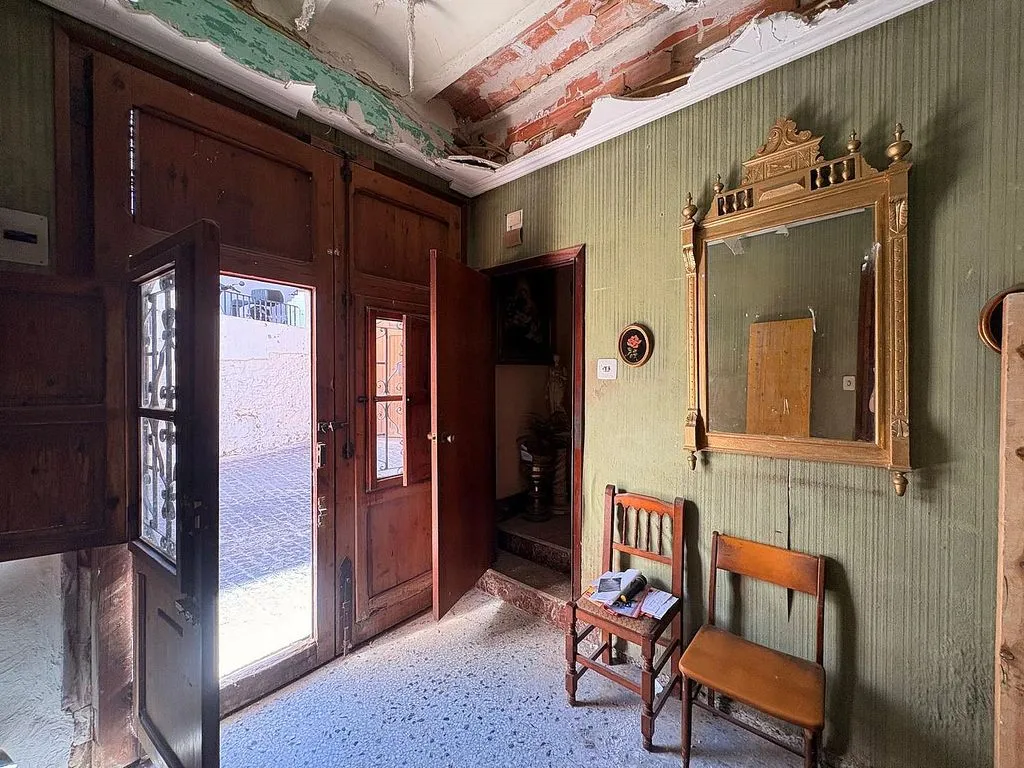 Esik - Detached House with Garden in El Castillo Centre