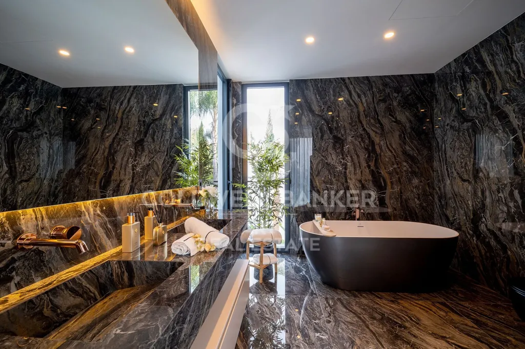 Vannitoad - Luxury Villa with Pool in Estepona