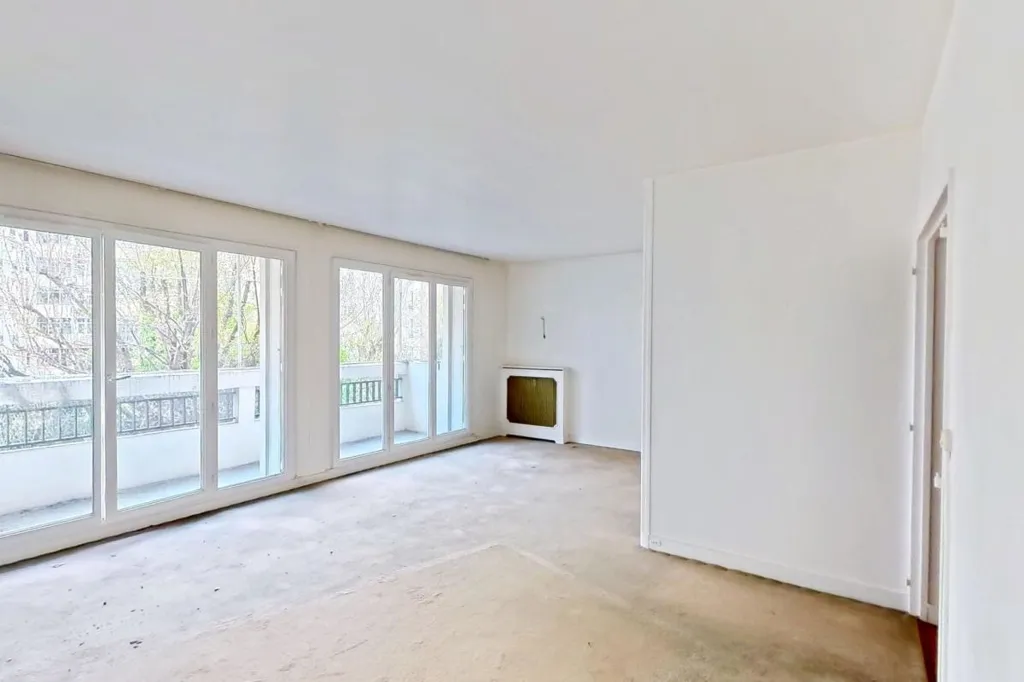 Pièces - Appartement 4 Pièces à Rénover avec Balcons à Paris 16