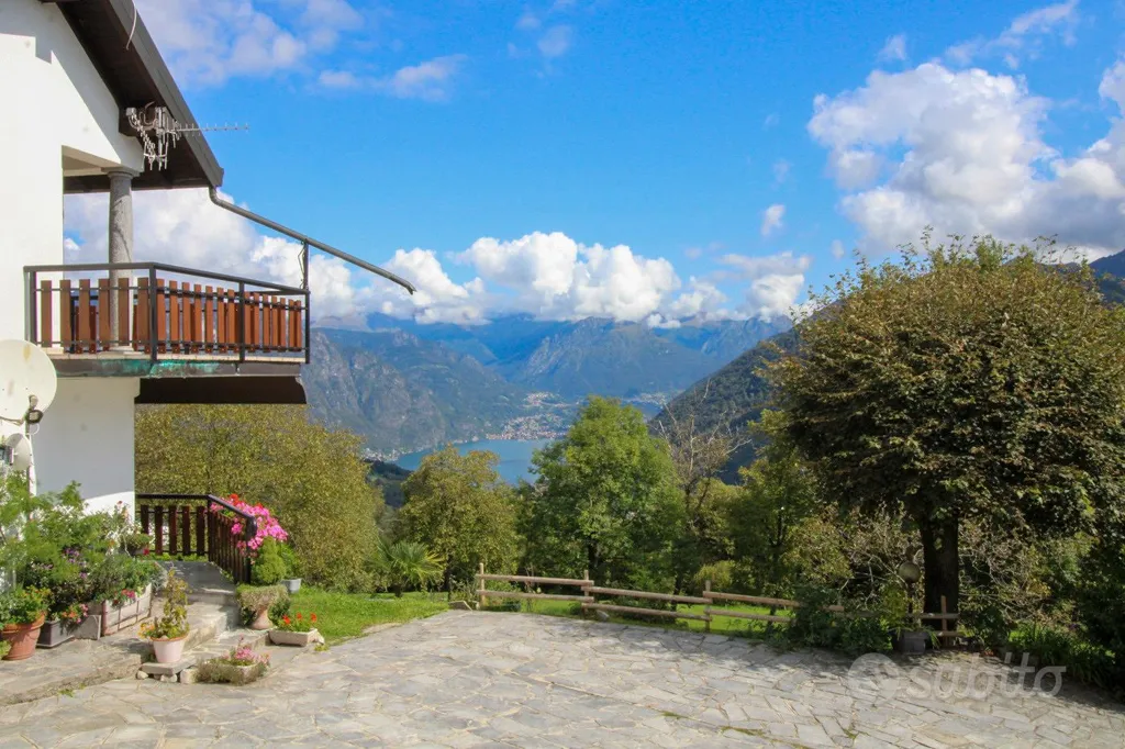 Terrasse - Trilocale with Balcony in Alta Valle Intelvi