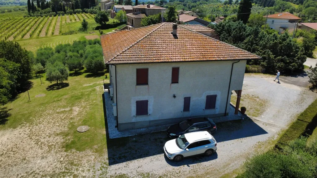 Õhuvaade - Winery with Vineyards in Montepulciano