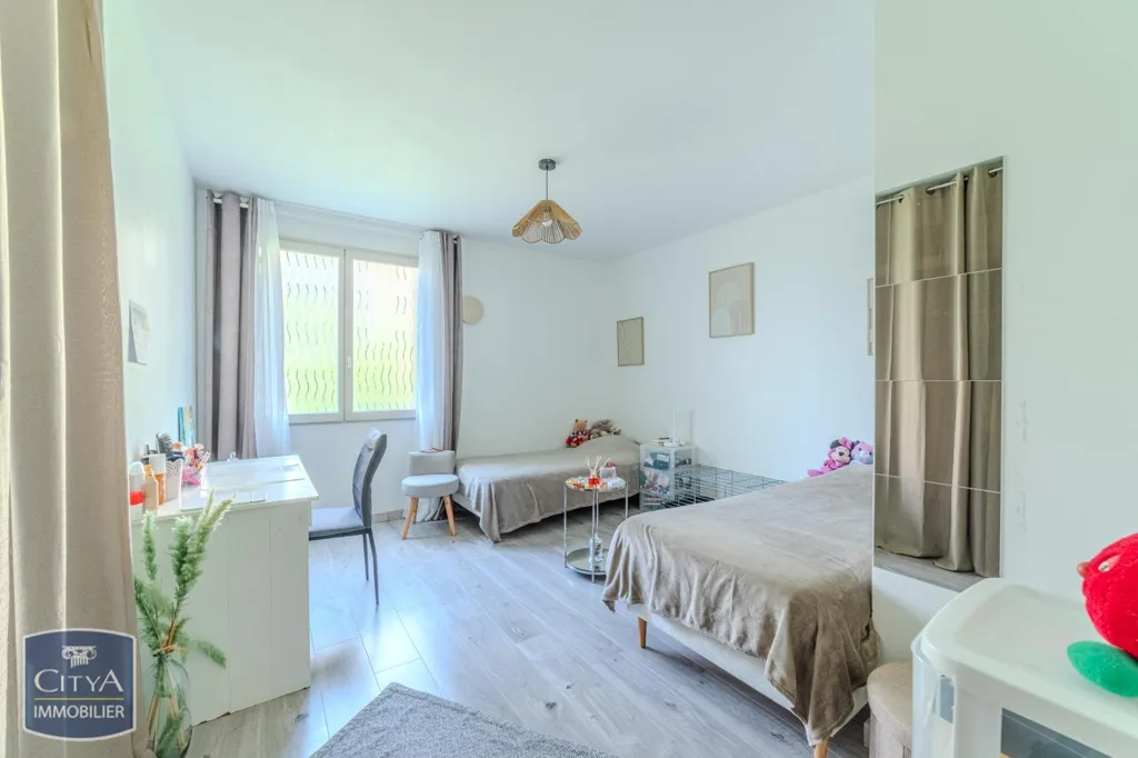 Magamistoad - Fully Renovated Flat with Parking in Roanne Centre