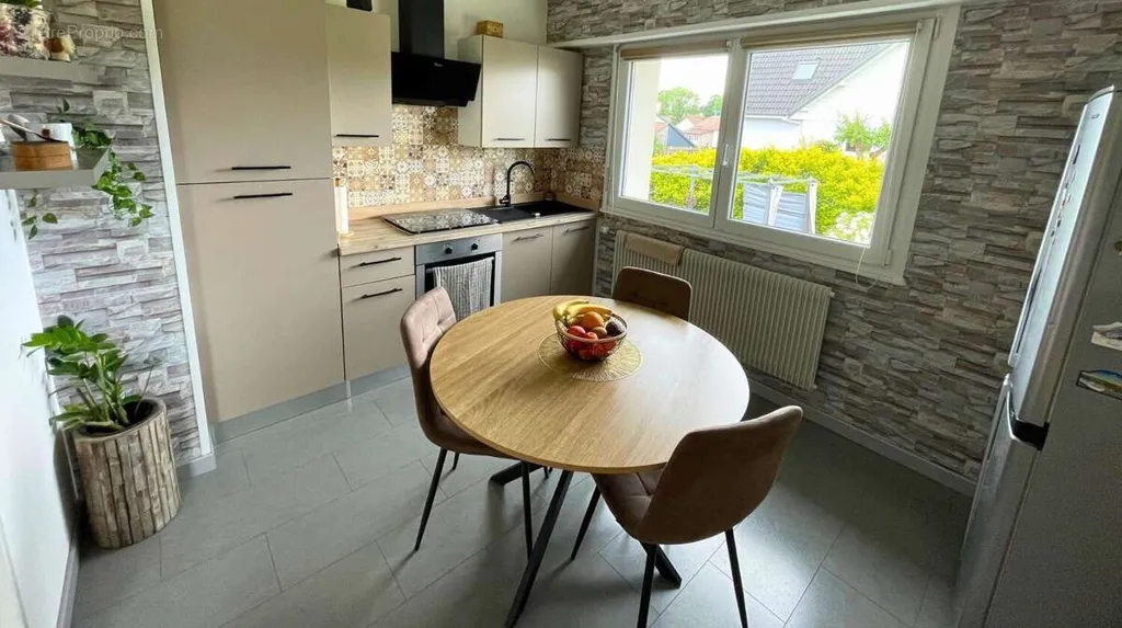 Köök - Renovated Bungalow with Parking in Pulversheim
