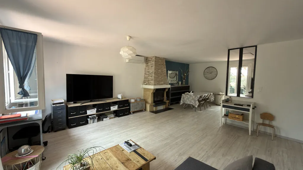 Pebble-Floor House with Pool in Seillons-Source-d'Argens