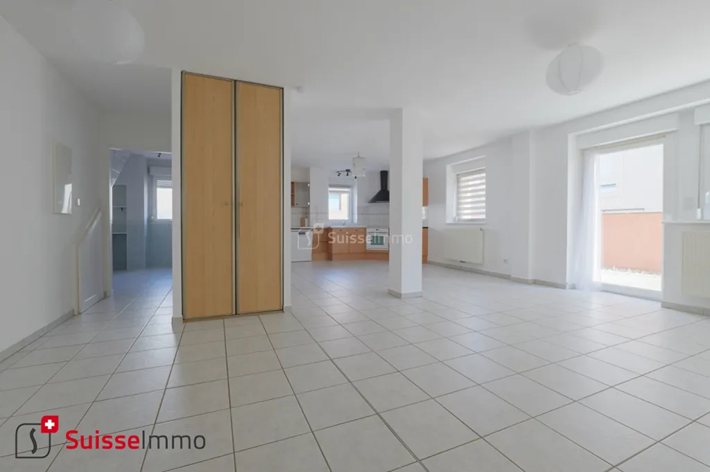 Séjour - Appartement 4 Pièces avec Garage et Terrasse à Danjoutin