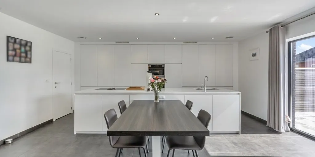 Söögituba - Modern Open-Plan House in Heukelom