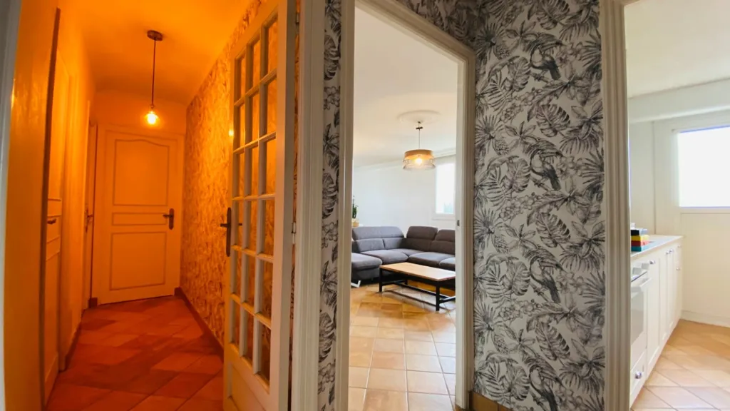 Esik - Bright 3-Bedroom Apartment with Balcony in Quimper