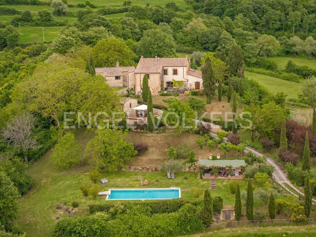 Õhuvaade - Rural Complex with Pool in Val d'Orcia