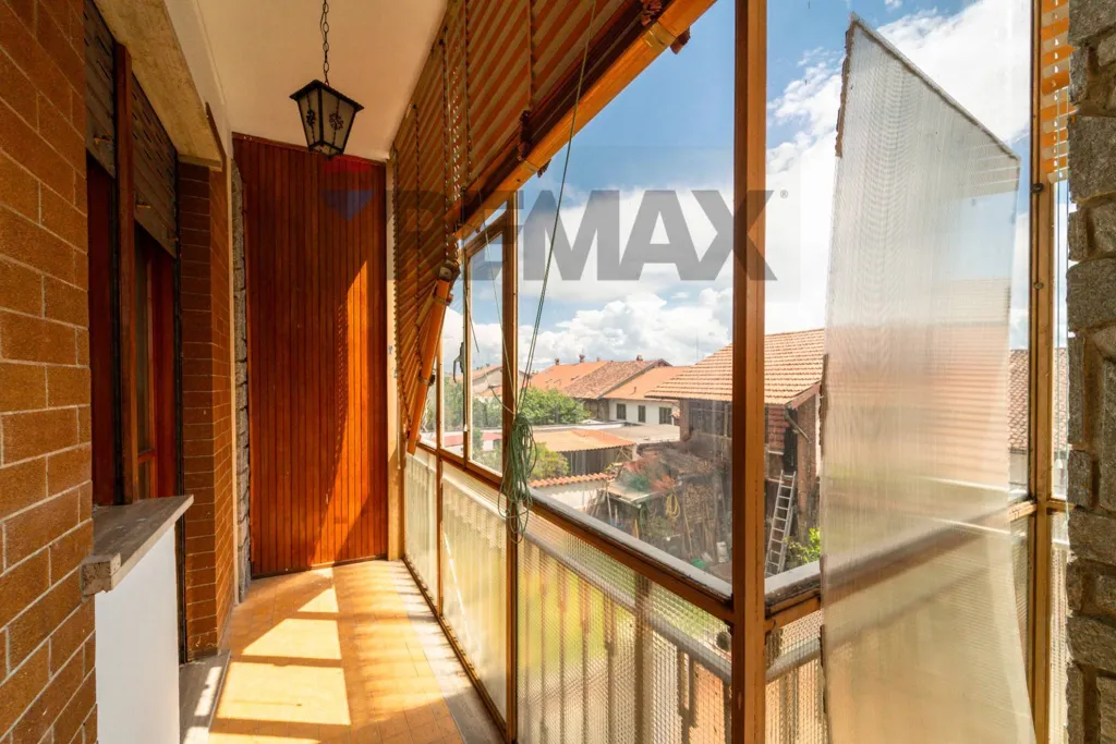 Balcony - Semi-detached House with Terrace in Mazzè