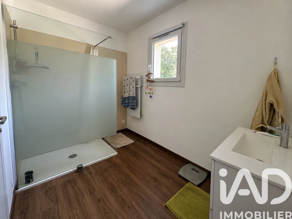 Salles de bain - Bungalow avec terrasse et grand terrain à Vagnas