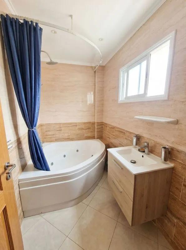 Bathrooms - Villa with Ocean View in Torviscas Alto