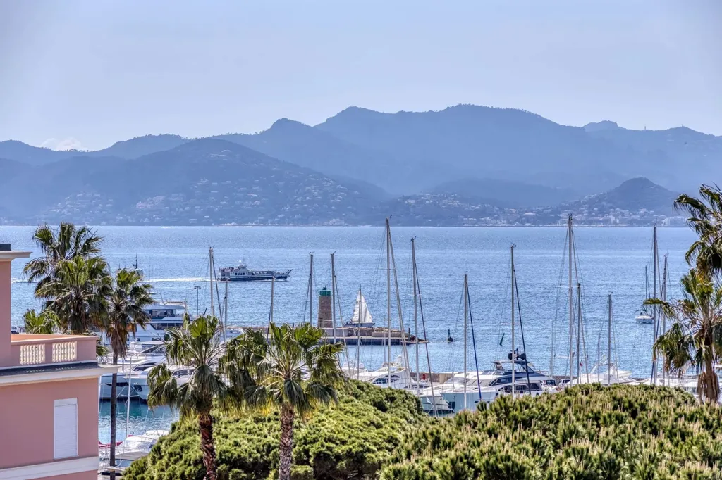 Appartement Luxe avec Terrasses Panoramiques à Cannes
