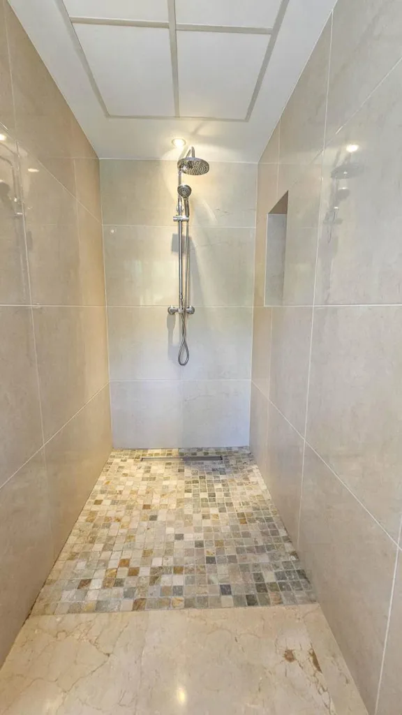 Salles de bain - Refurbished Semi-Detached with Pool in La Duquesa