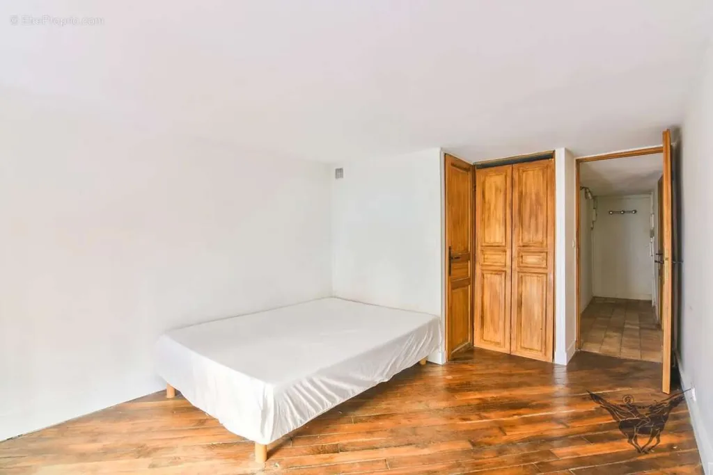 Chambres - Appartement Ancien avec Cuisine Ouverte 10ème Arrondissement