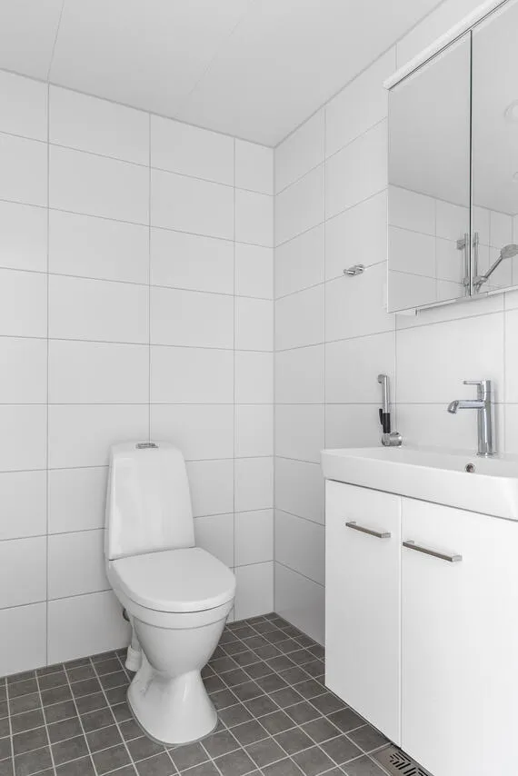 Bagni - Modern Studio with Green Setting in Postipuisto