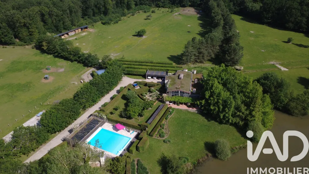 Õhuvaade - Architectural House with Private Lake in Combreux