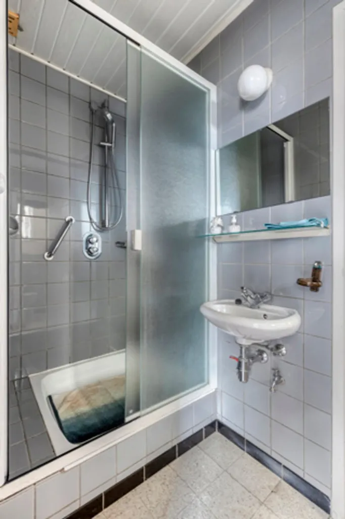 Bathrooms - House with Garden and Terrace in Denderleeuw