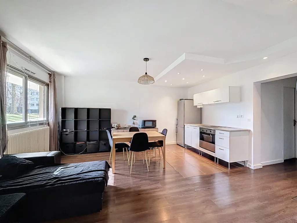 Living Room - 2-Bedroom Apartment with Quiet Setting in Lyon 9