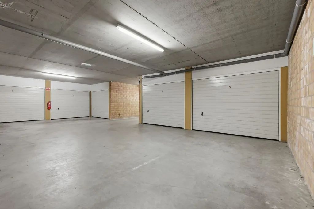 Garage - Appartement 3 Chambres avec Terrasse près de la Digue à Anvers