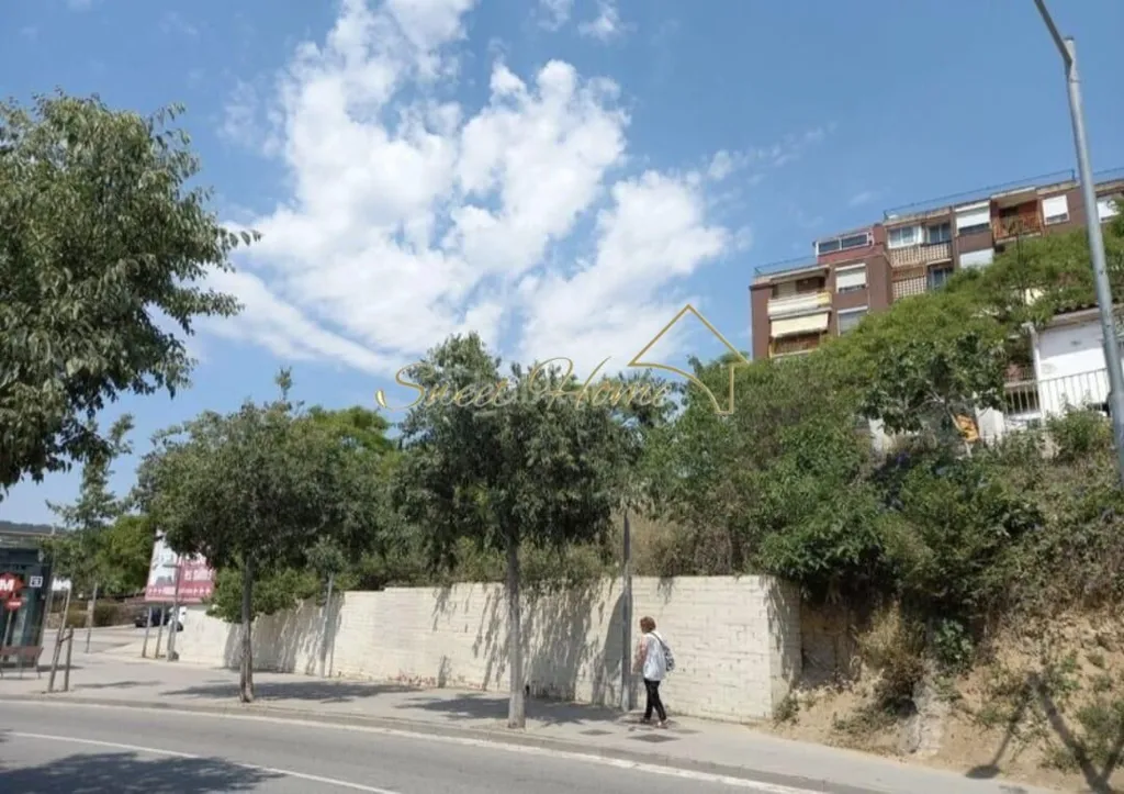 Development Land with Metro Access in Santa Coloma de Gramenet