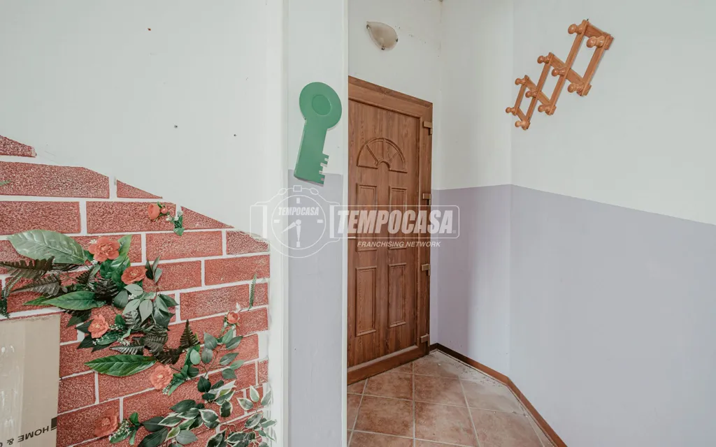 Entrée - Spacious Triplex with Balcony in Vigevano