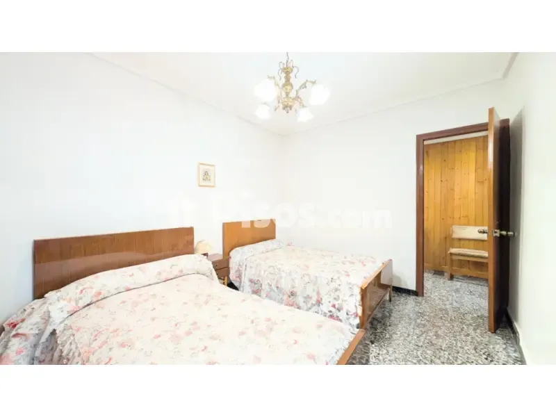 Camere da letto - Spacious East-Facing Flat with Balcony in Sector Quinto