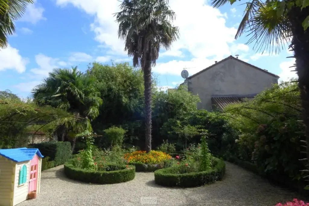 Aed - Charming 1890s House with Pool in Périgueux