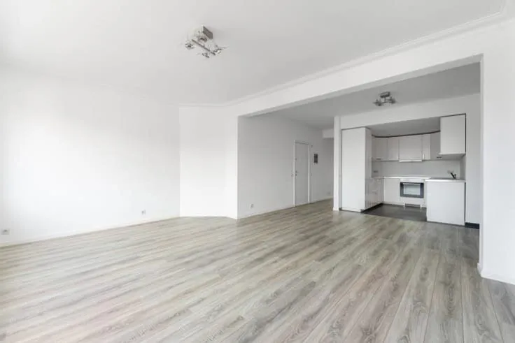 Séjour - Appartement Traversant avec Balcon à Waterloo